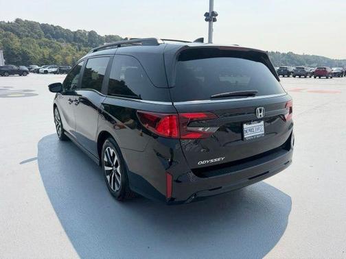 Crystal Black Pearl 2025 Honda Odyssey EX-L