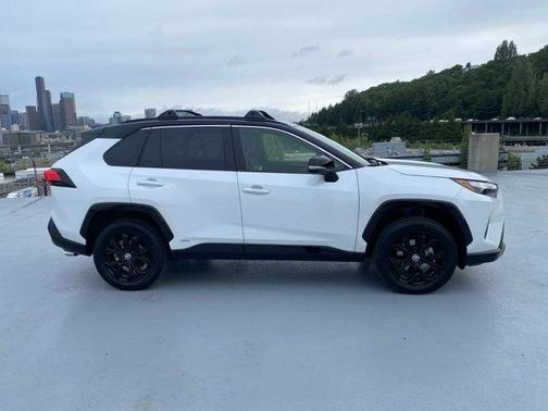 Wind Chill Pearl / Midnight Black Metallic 2024 Toyota RAV4 Hybrid XSE