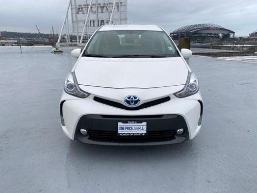 2015 Toyota Prius v Five
