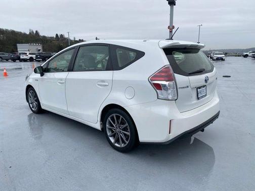 2015 Toyota Prius v Five