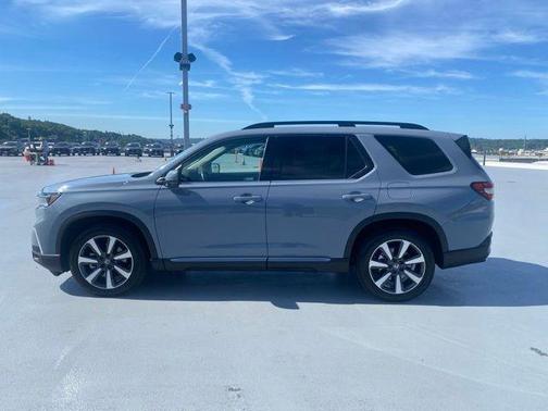 Sonic Gray Pearl 2025 Honda Pilot Touring