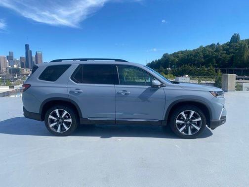 Sonic Gray Pearl 2025 Honda Pilot Touring