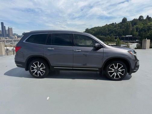 Modern Steel Metallic 2021 Honda Pilot Touring 8-Passenger