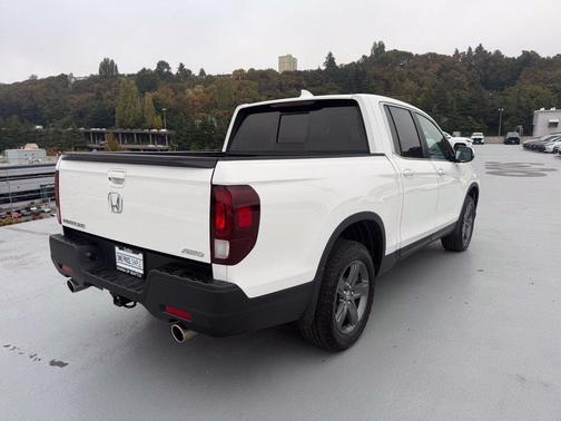 White 2023 Honda Ridgeline RTL
