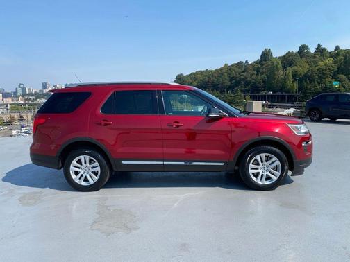 Ruby Red Metallic 2018 Ford Explorer XLT