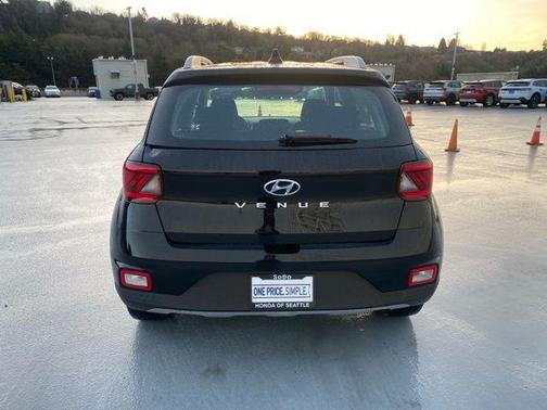 2022 Hyundai VENUE SEL