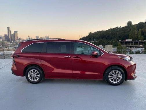 2023 Toyota Sienna XLE