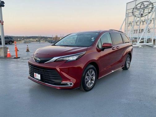 2023 Toyota Sienna XLE