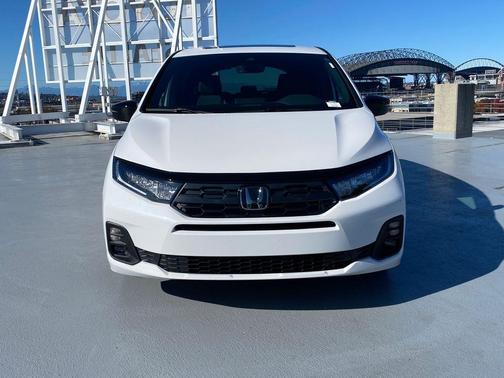 Platinum White Pearl 2026 Honda Odyssey Sport-L
