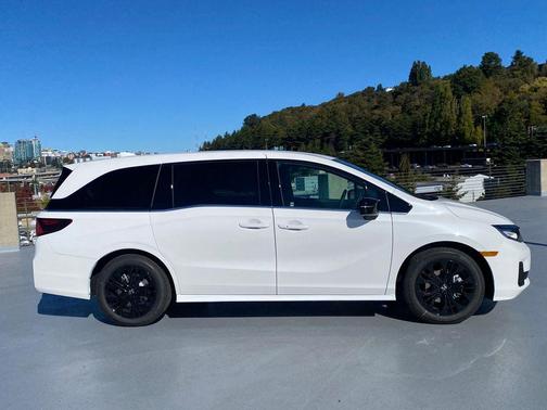 Platinum White Pearl 2026 Honda Odyssey Sport-L