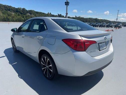 Classic Silver Metallic 2017 Toyota Corolla SE
