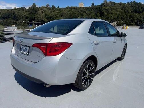 Classic Silver Metallic 2017 Toyota Corolla SE