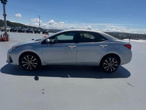 Classic Silver Metallic 2017 Toyota Corolla SE