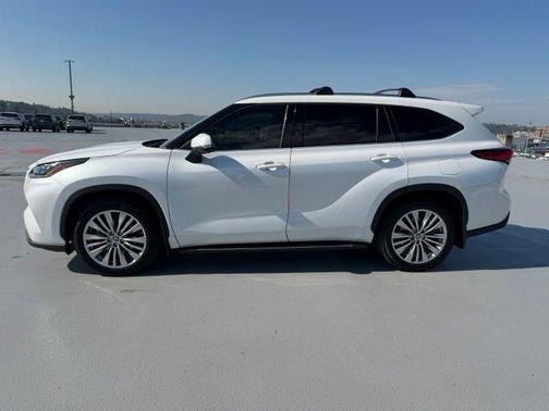 Wind Chill Pearl 2023 Toyota Highlander Platinum