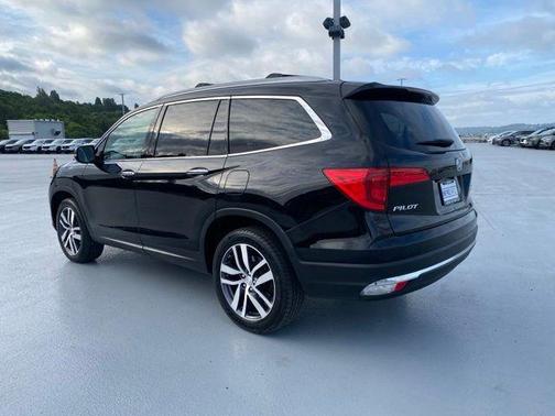 Crystal Black Pearl 2017 Honda Pilot Touring