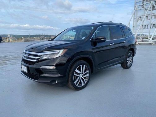 Crystal Black Pearl 2017 Honda Pilot Touring