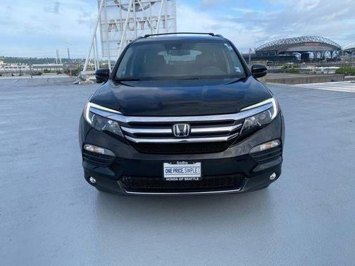 Crystal Black Pearl 2017 Honda Pilot Touring