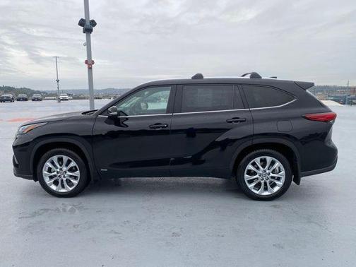 Midnight Black Metallic 2023 Toyota Highlander Hybrid Limited