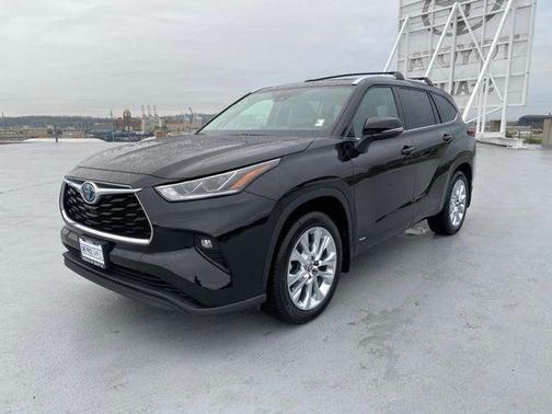 Midnight Black Metallic 2023 Toyota Highlander Hybrid Limited