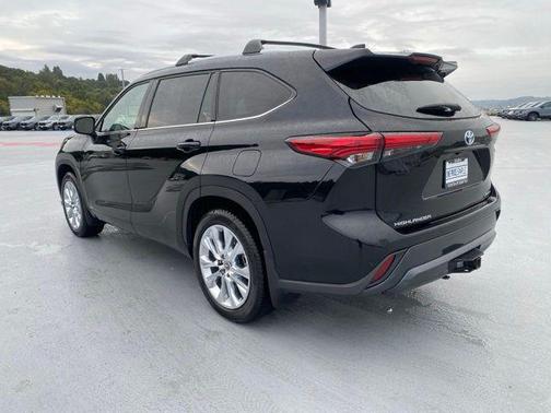 Midnight Black Metallic 2023 Toyota Highlander Hybrid Limited