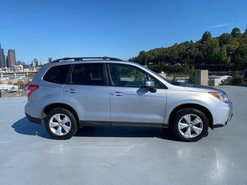Ice Silver Metallic 2016 Subaru Forester 2.5i Premium