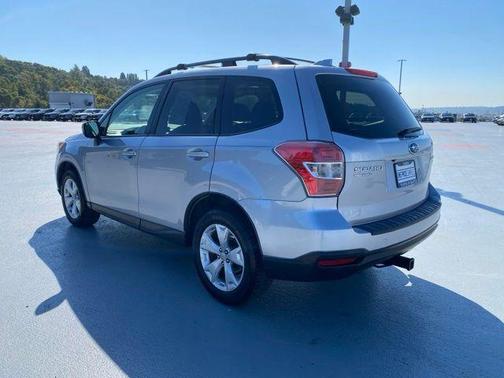 Ice Silver Metallic 2016 Subaru Forester 2.5i Premium
