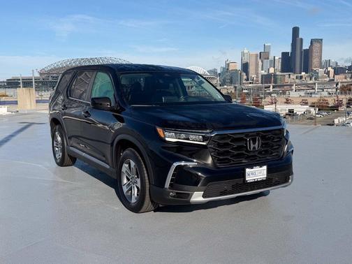 Black 2023 Honda Pilot EX-L 7-Passenger