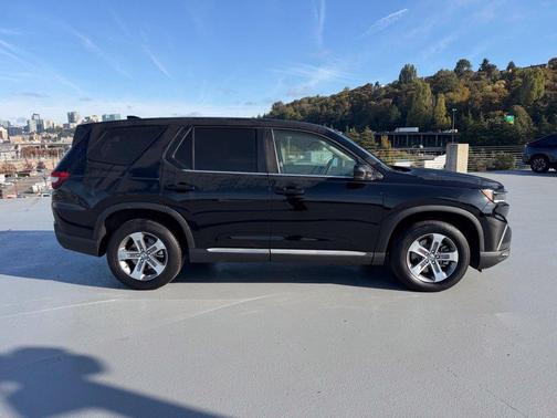 Black 2023 Honda Pilot EX-L 7-Passenger