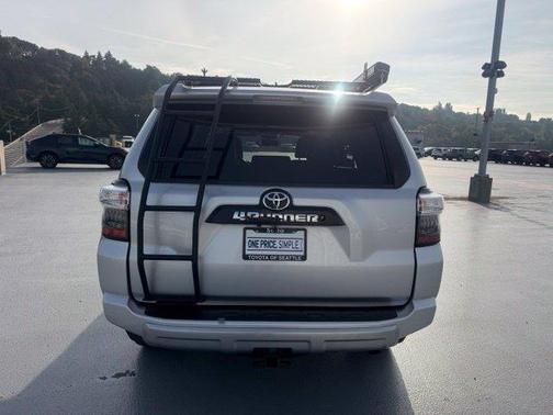 Classic Silver Metallic 2016 Toyota 4Runner Trail Premium