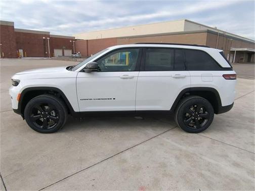 2025 Jeep Grand Cherokee Laredo