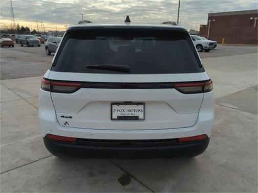 2025 Jeep Grand Cherokee Laredo