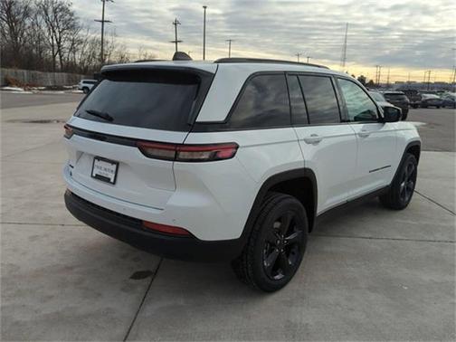 2025 Jeep Grand Cherokee Laredo