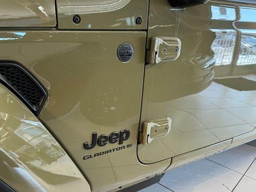 2026 Jeep Gladiator Sport