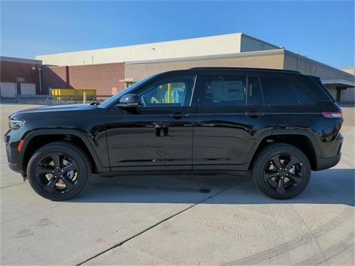 2025 Jeep Grand Cherokee Laredo