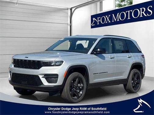 2025 Jeep Grand Cherokee Laredo