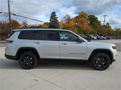 2025 Jeep Grand Cherokee L Laredo