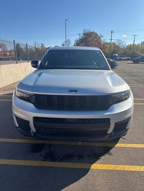 2023 Jeep Grand Cherokee L Laredo