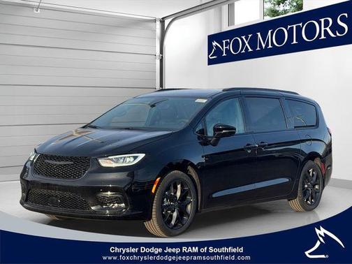 2026 Chrysler Pacifica Select