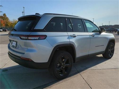 2025 Jeep Grand Cherokee Laredo