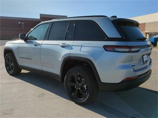 2025 Jeep Grand Cherokee Laredo