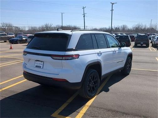 2025 Jeep Grand Cherokee Laredo
