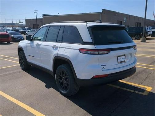 2025 Jeep Grand Cherokee Laredo