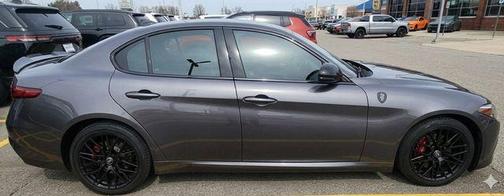 Vesuvio Gray Metallic 2017 Alfa Romeo Giulia Base