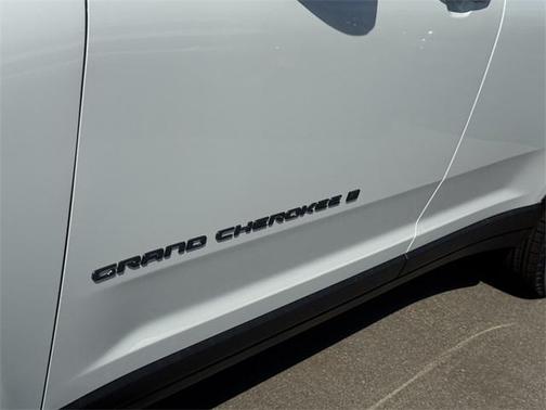 2025 Jeep Grand Cherokee L Laredo