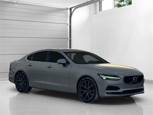2017 Volvo S90 T6 Momentum