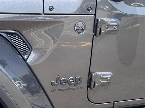 2025 Jeep Gladiator Sport