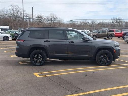 2023 Jeep Grand Cherokee L Laredo