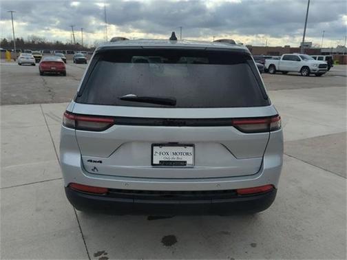 2025 Jeep Grand Cherokee Laredo