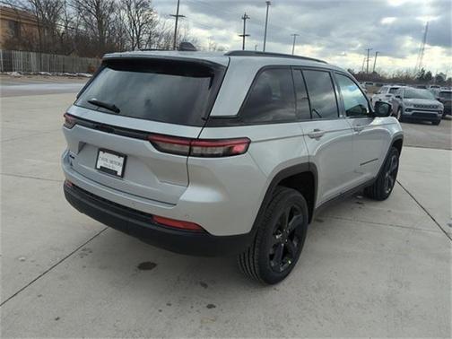 2025 Jeep Grand Cherokee Laredo