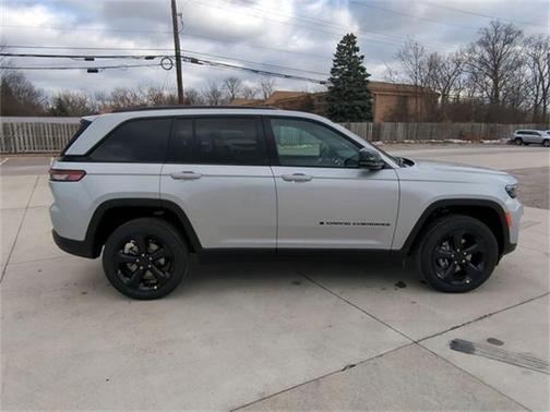 2025 Jeep Grand Cherokee Laredo